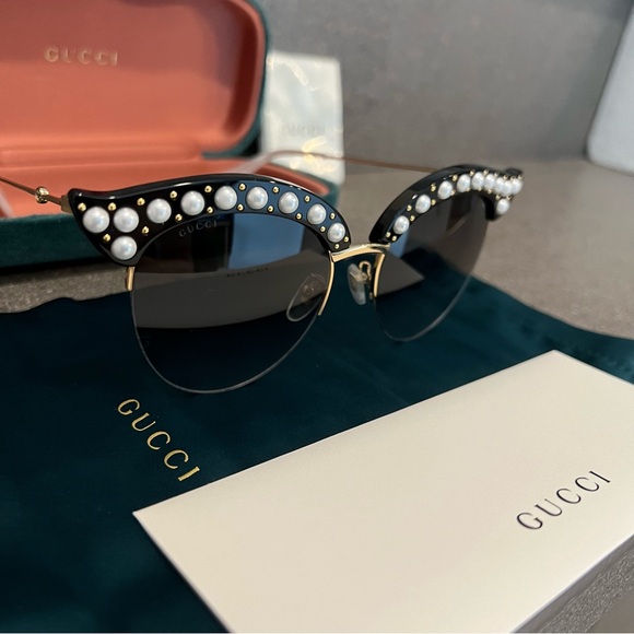 ⚡️GUCCI Pearl/ Gold Studded Cat Eye Sunglasses in Black-Gray, GG0212S, BRAND NEW - Picture 13 of 17